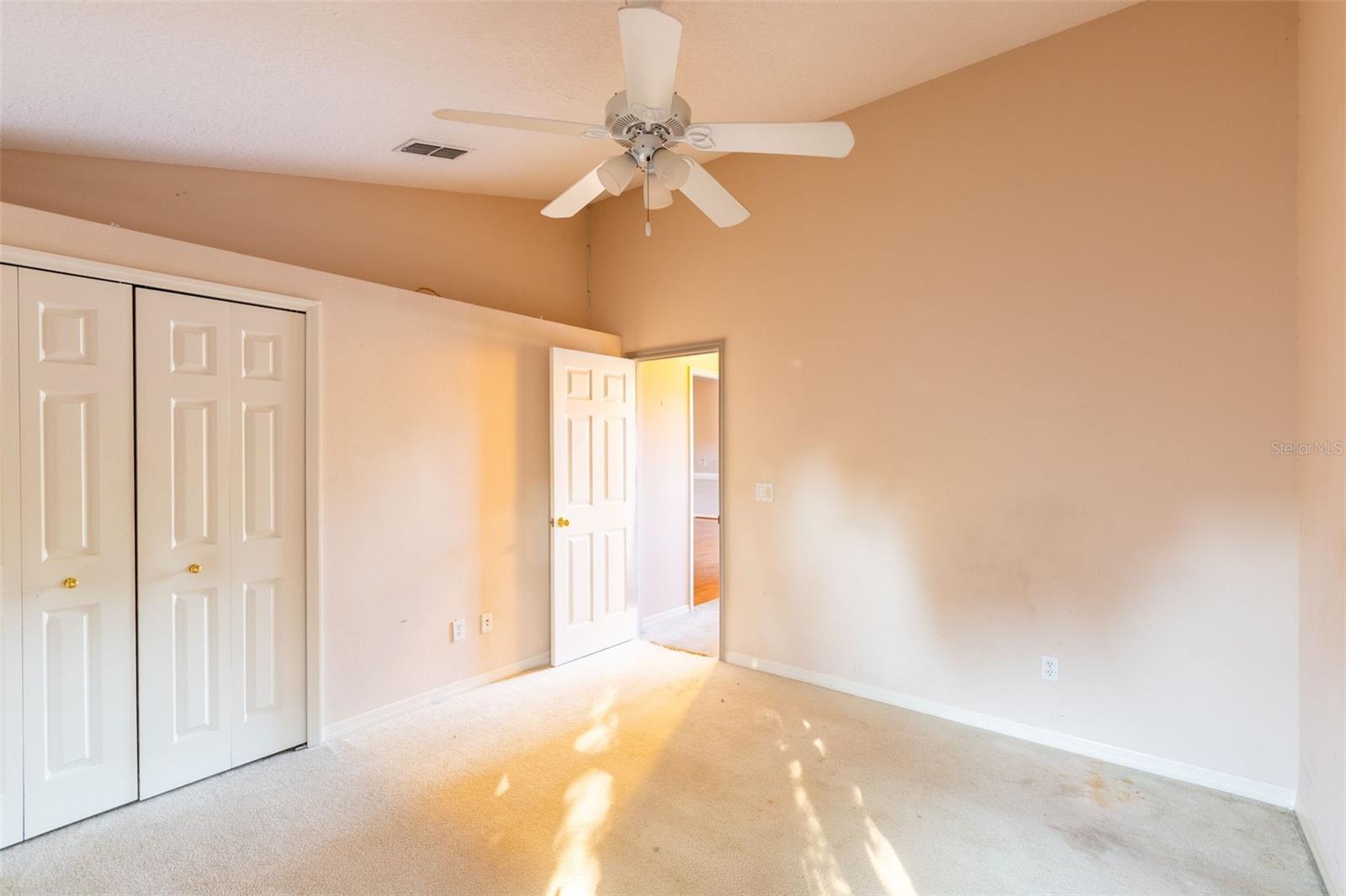 WOODBRIDGE LAKES UNIT 1 - Residential Lease