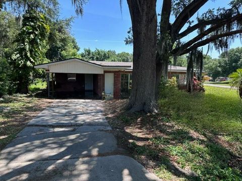 A home in WINTER HAVEN