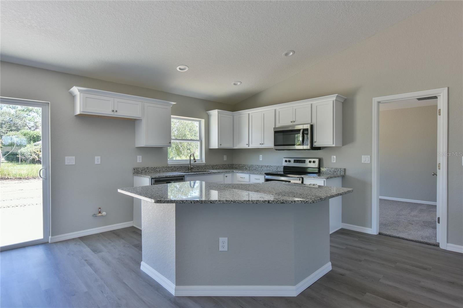 RAINBOW S END ESTATE - Residential