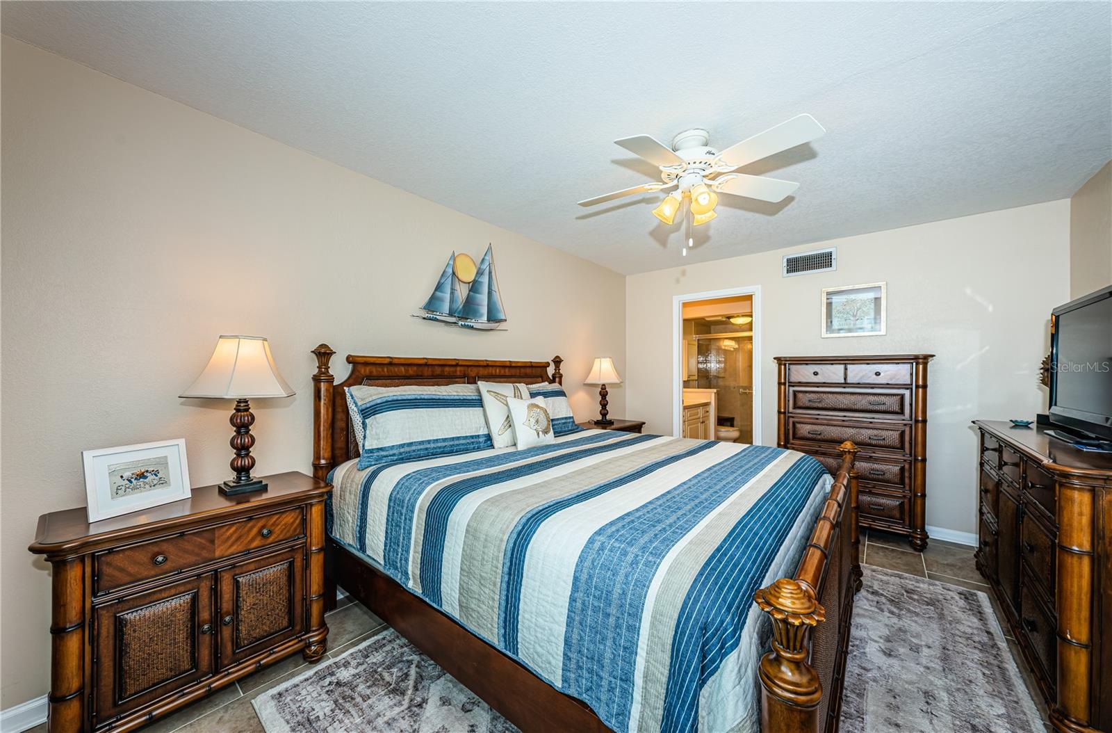 CASA DEL MAR CONDO II - Residential