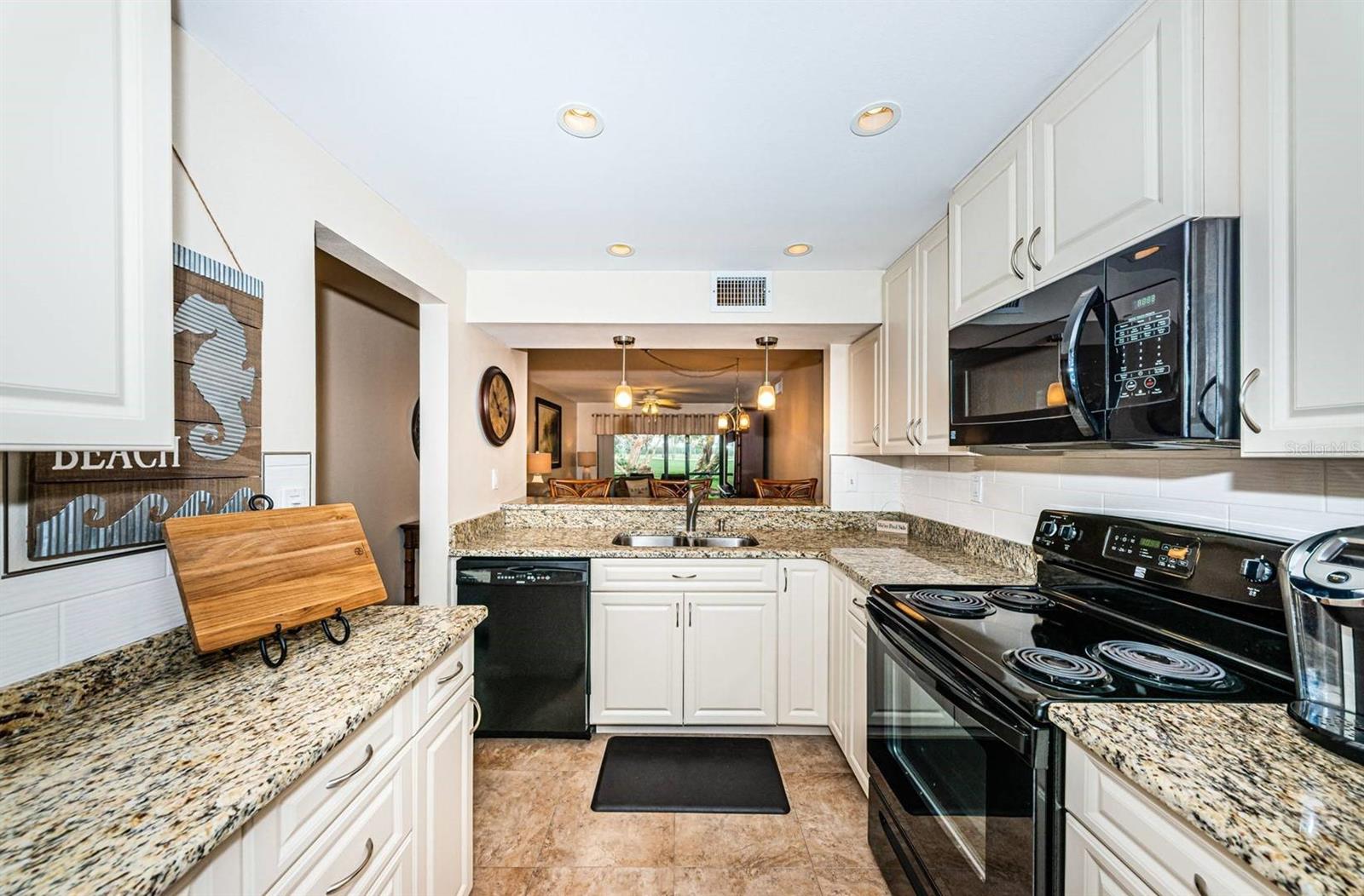 CASA DEL MAR CONDO II - Residential