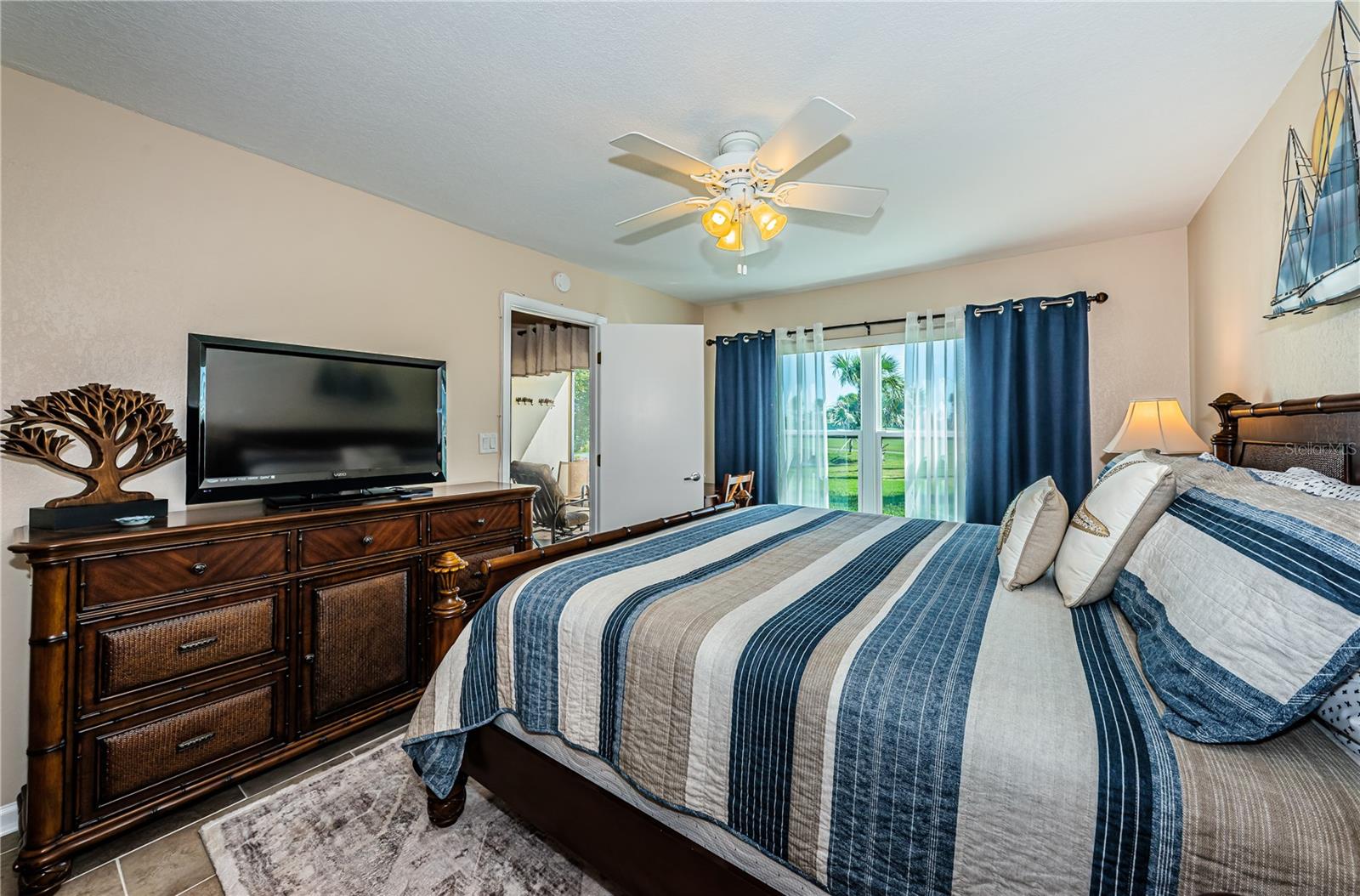 CASA DEL MAR CONDO II - Residential