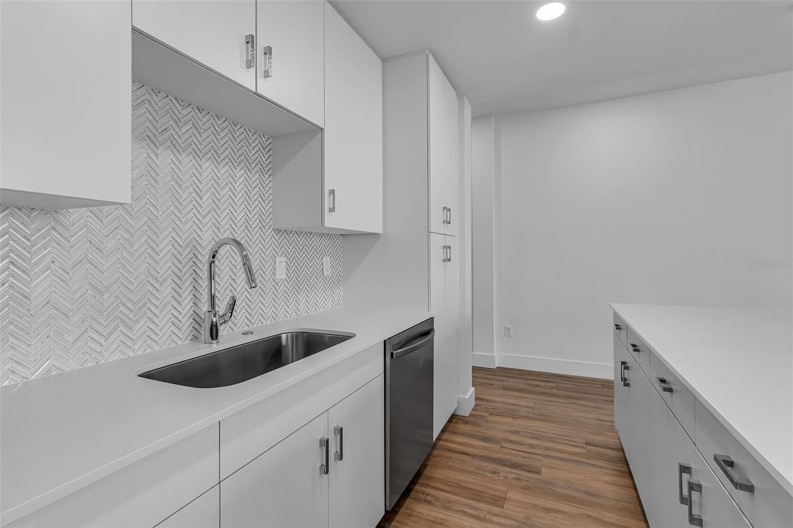 STRAND/SARASOTA - Residential