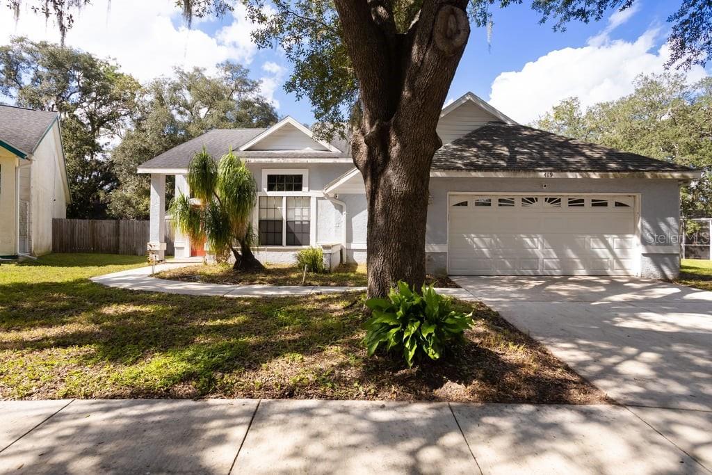 Photo of 4119 Moreland Drive, Valrico, FL 33596 (MLS # A4709290)