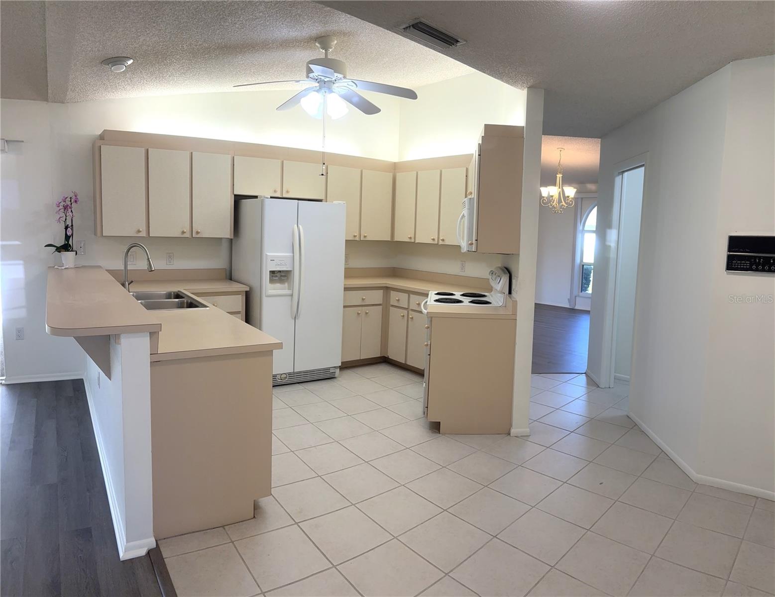 QUAIL LAKE - Residential Lease