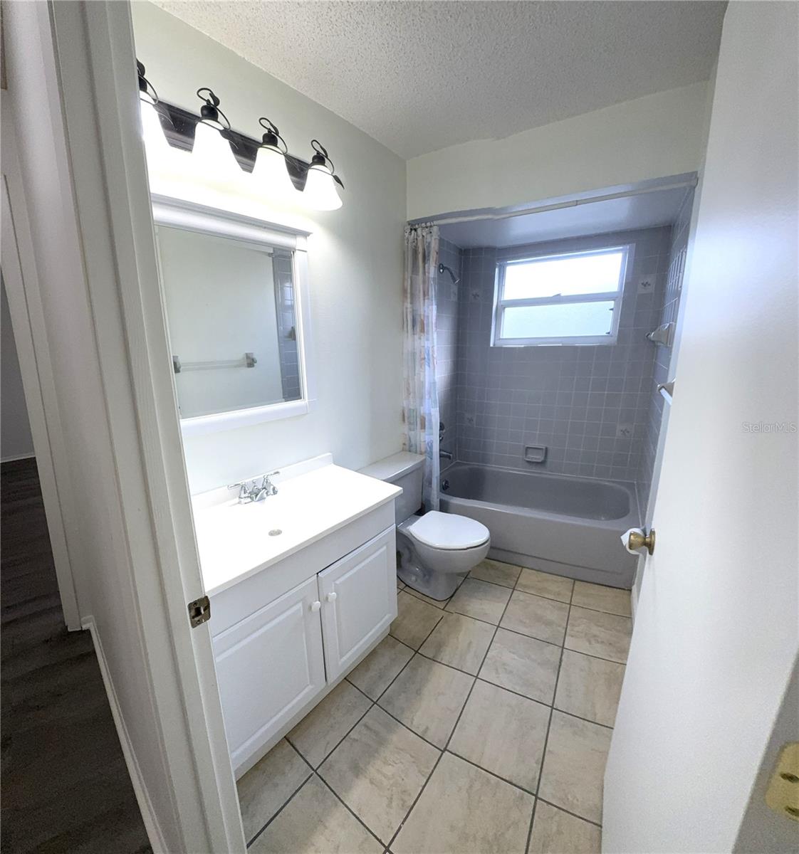 QUAIL LAKE - Residential Lease