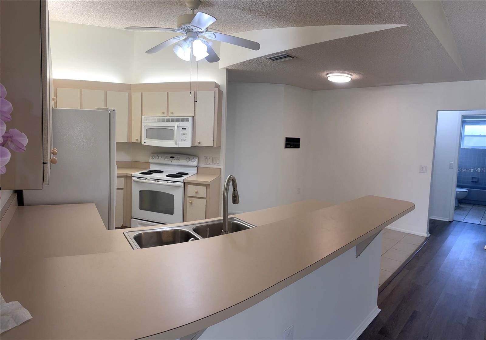 QUAIL LAKE - Residential Lease