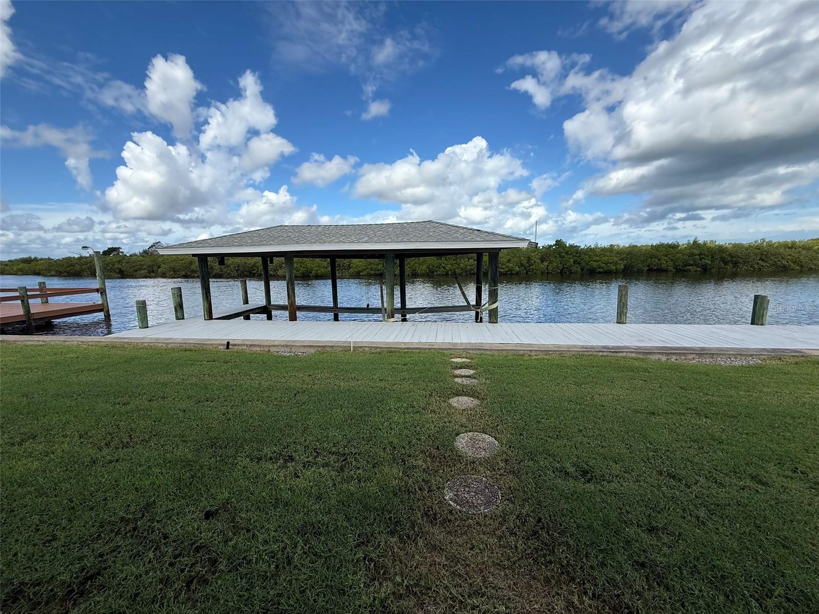 EMERALD ISLE UNIT 01 - Residential