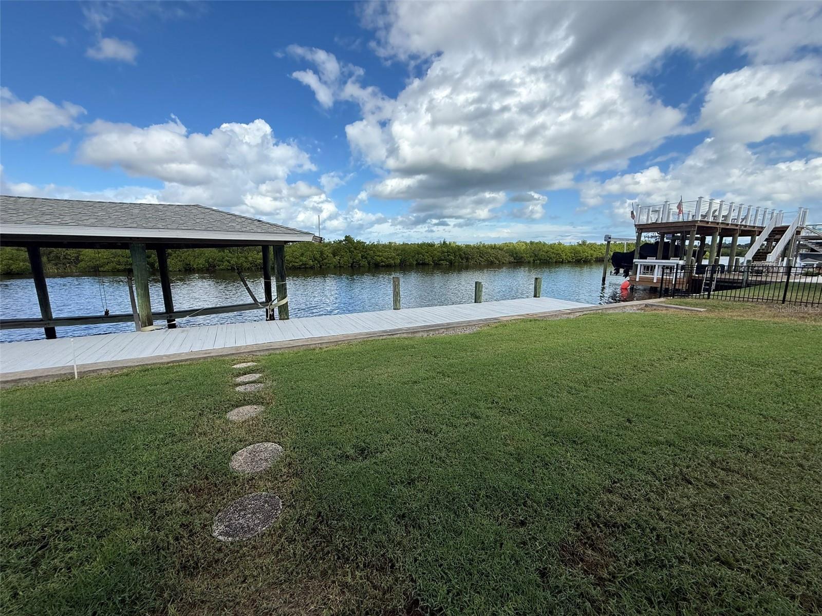 EMERALD ISLE UNIT 01 - Residential