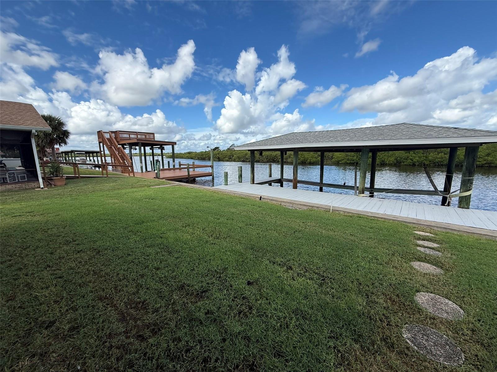 EMERALD ISLE UNIT 01 - Residential