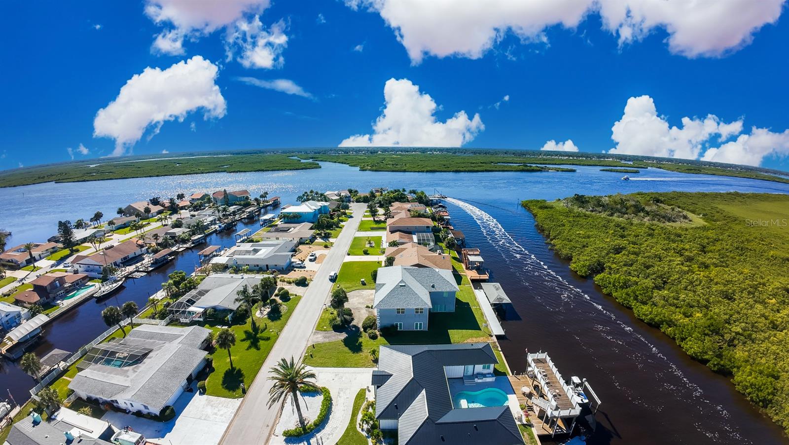 EMERALD ISLE UNIT 01 - Residential