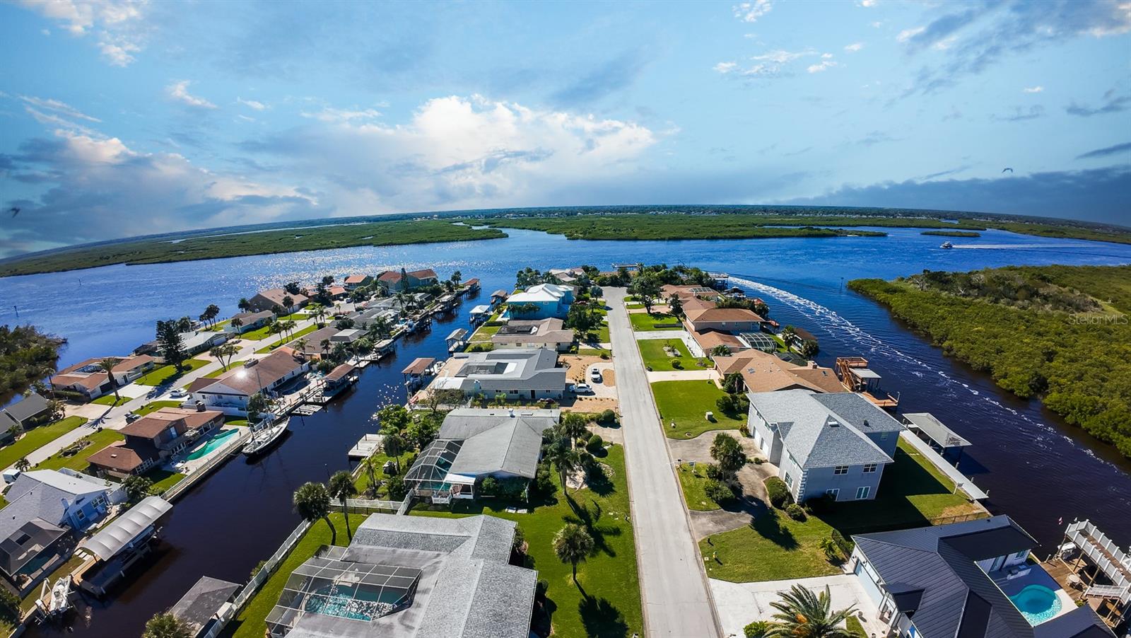 EMERALD ISLE UNIT 01 - Residential