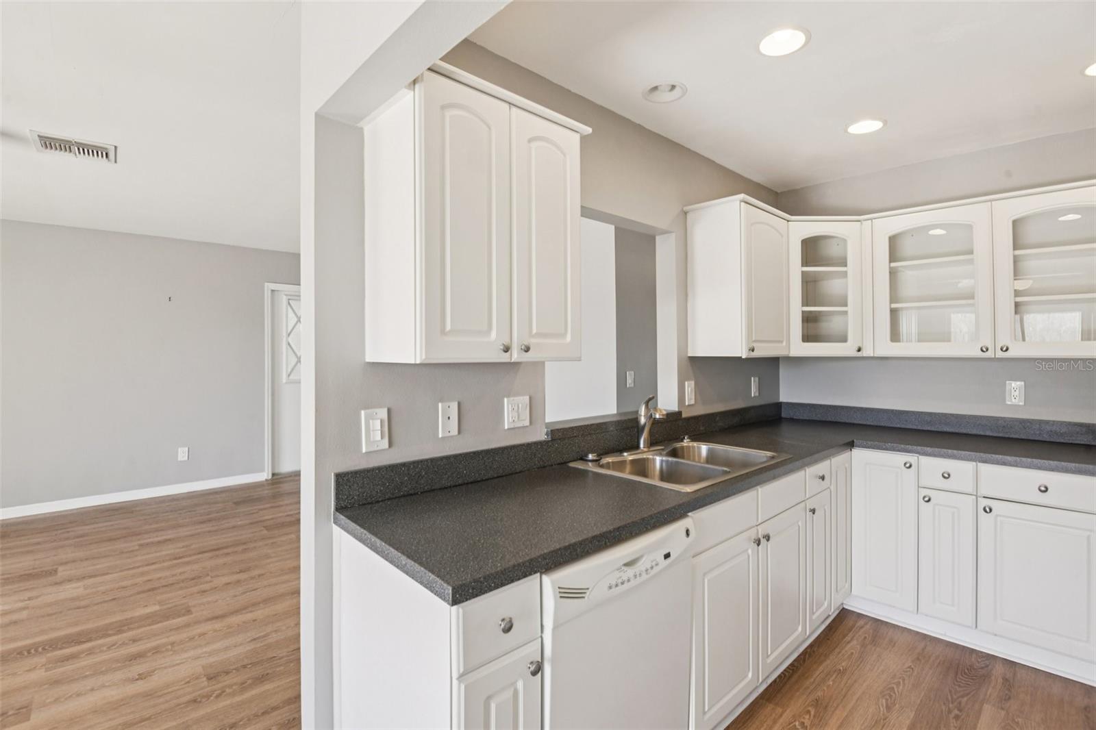 GLOUCESTER G CONDO - Residential