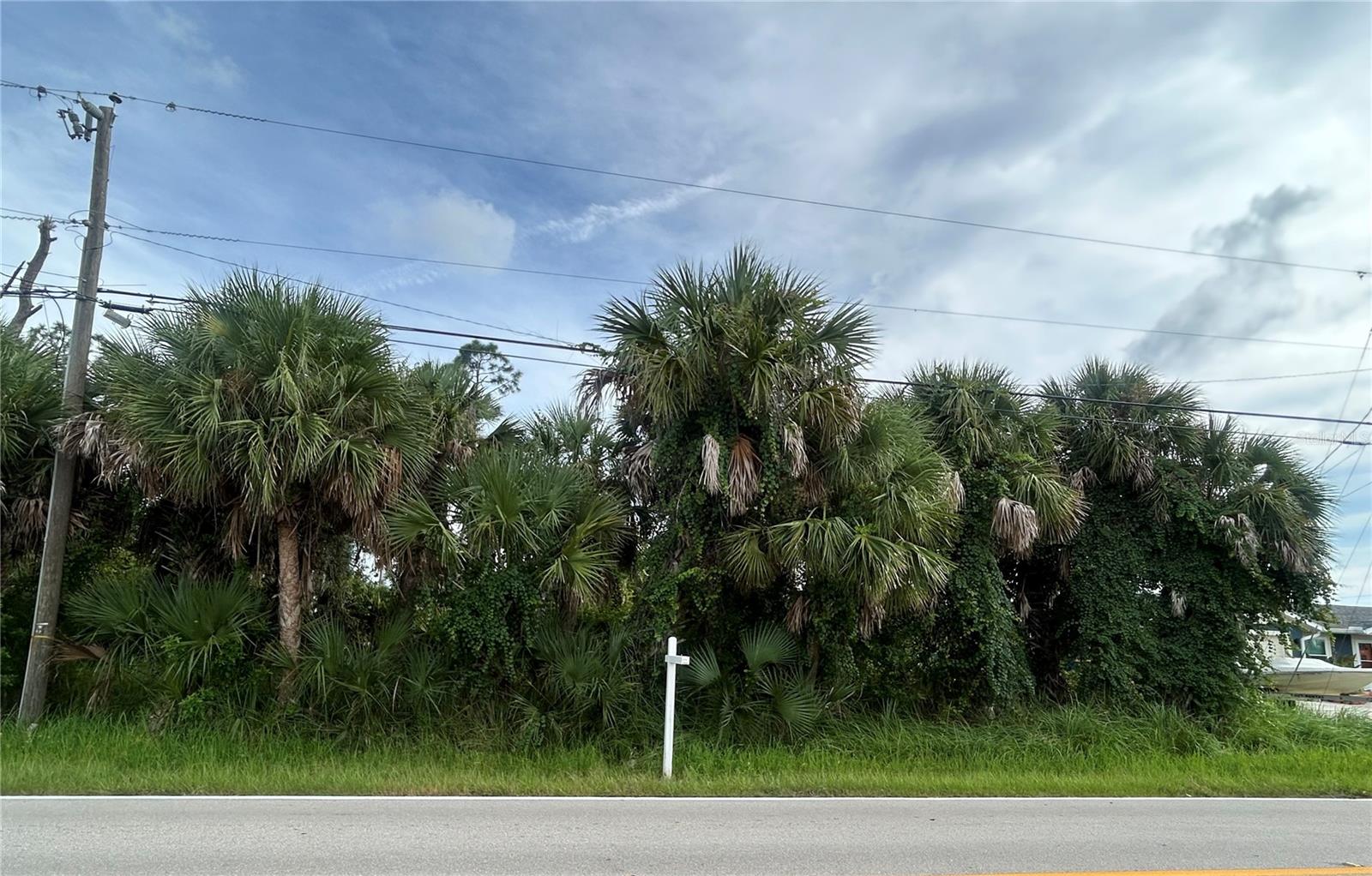 Your Opportunity to Own Land in East Englewood – Just Minutes from the Gulf!
Looking for the perfect place to build your Florida retreat? This East Englewood homesite puts you right in the heart of everything that makes Southwest Florida living so special. Picture yourself just a short drive to the soft sands of Englewood Beach, where daily sunsets over the Gulf of Mexico never disappoint.
This neighborhood is a mix of established homes and brand-new construction—giving you the chance to invest in an area that’s both charming and growing. From your future front door, you’ll be minutes away from boating, fishing, golf courses, and nature trails. Enjoy the nearby local favorites like Dearborn Street’s shops, restaurants, and farmers market, or take a scenic ride down to Boca Grande for a true old-Florida experience.
Opportunities like this don’t come around often. Secure your slice of paradise today and start designing the home you’ve always wanted