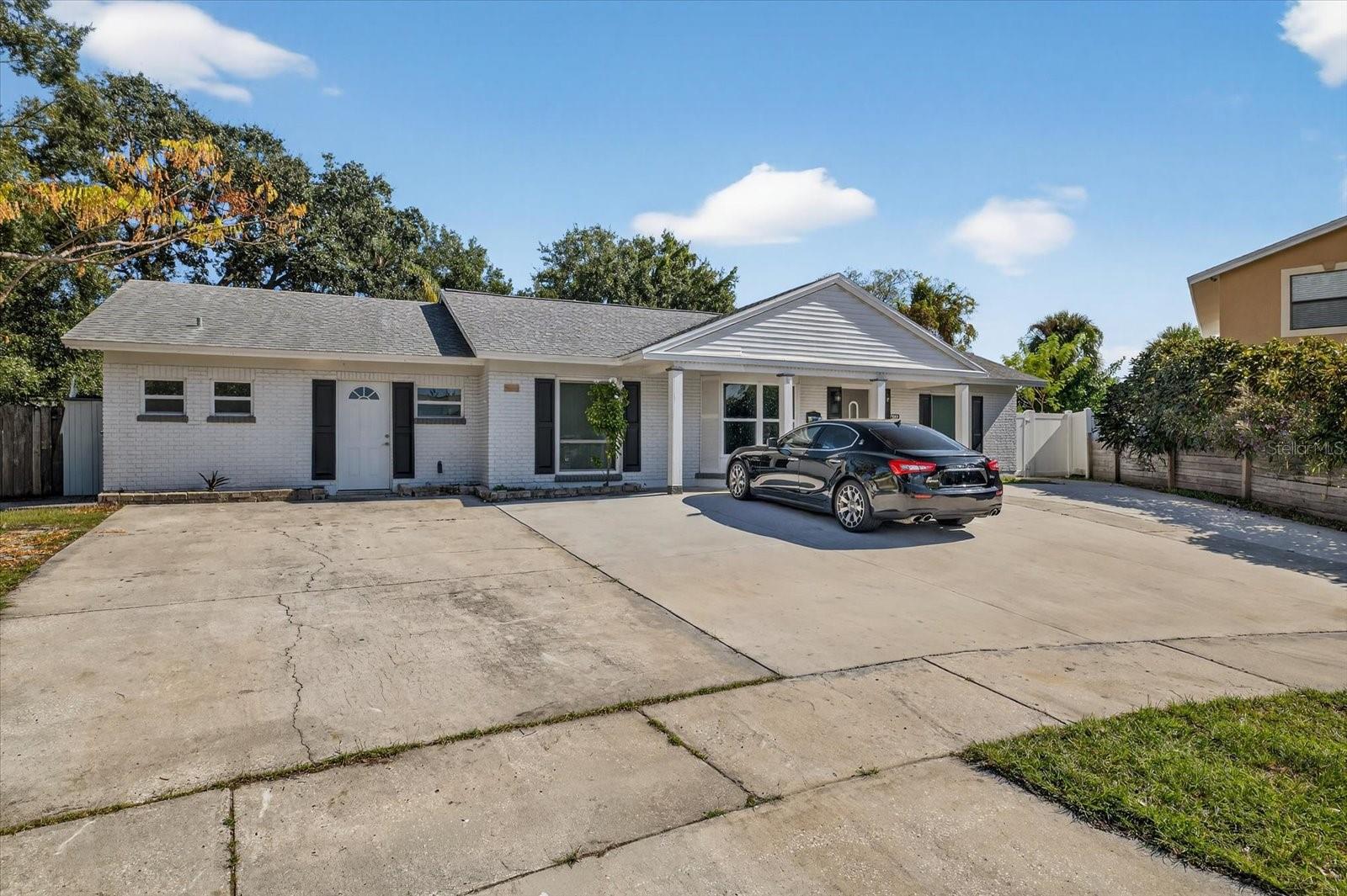 7003 BAYWOOD COURT
