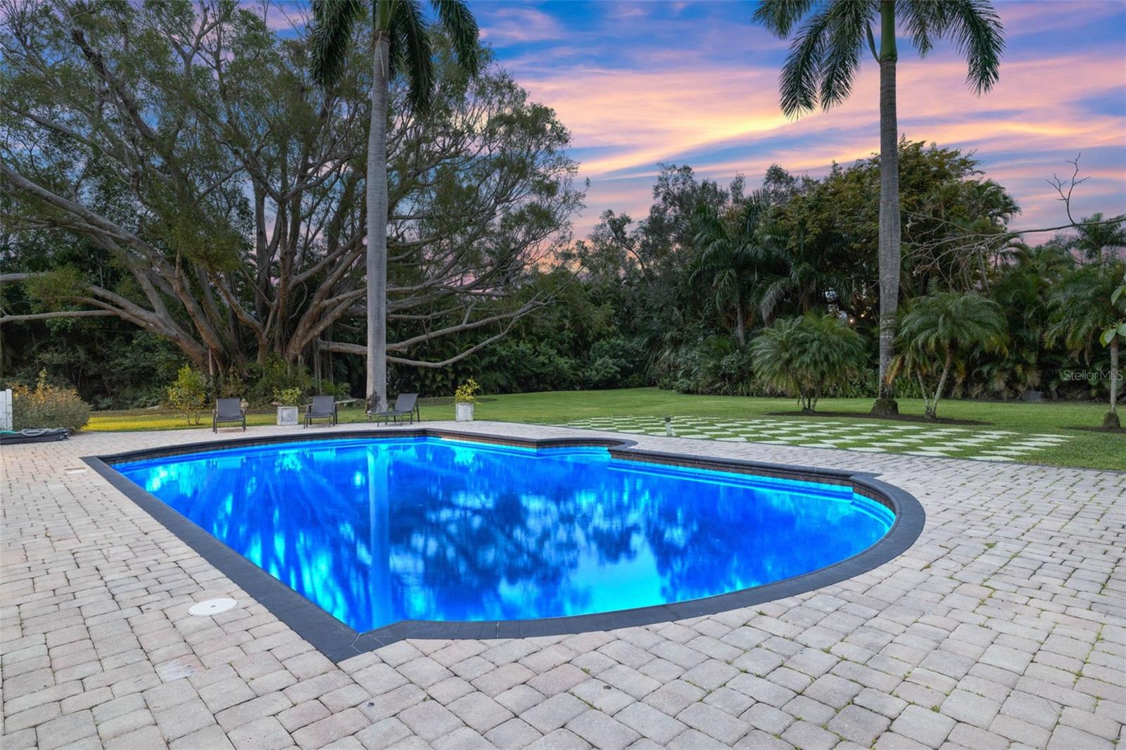 YORK MANOR - Residential