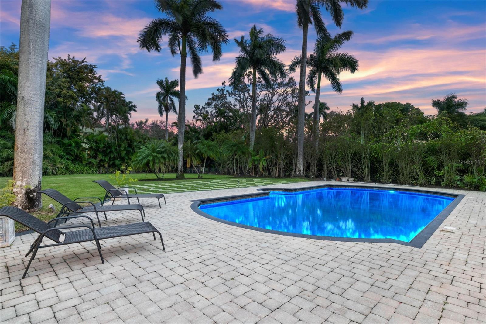 YORK MANOR - Residential