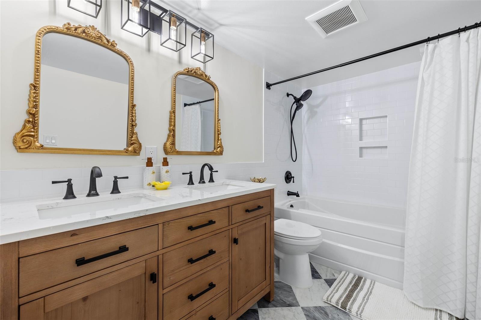 YORK MANOR - Residential