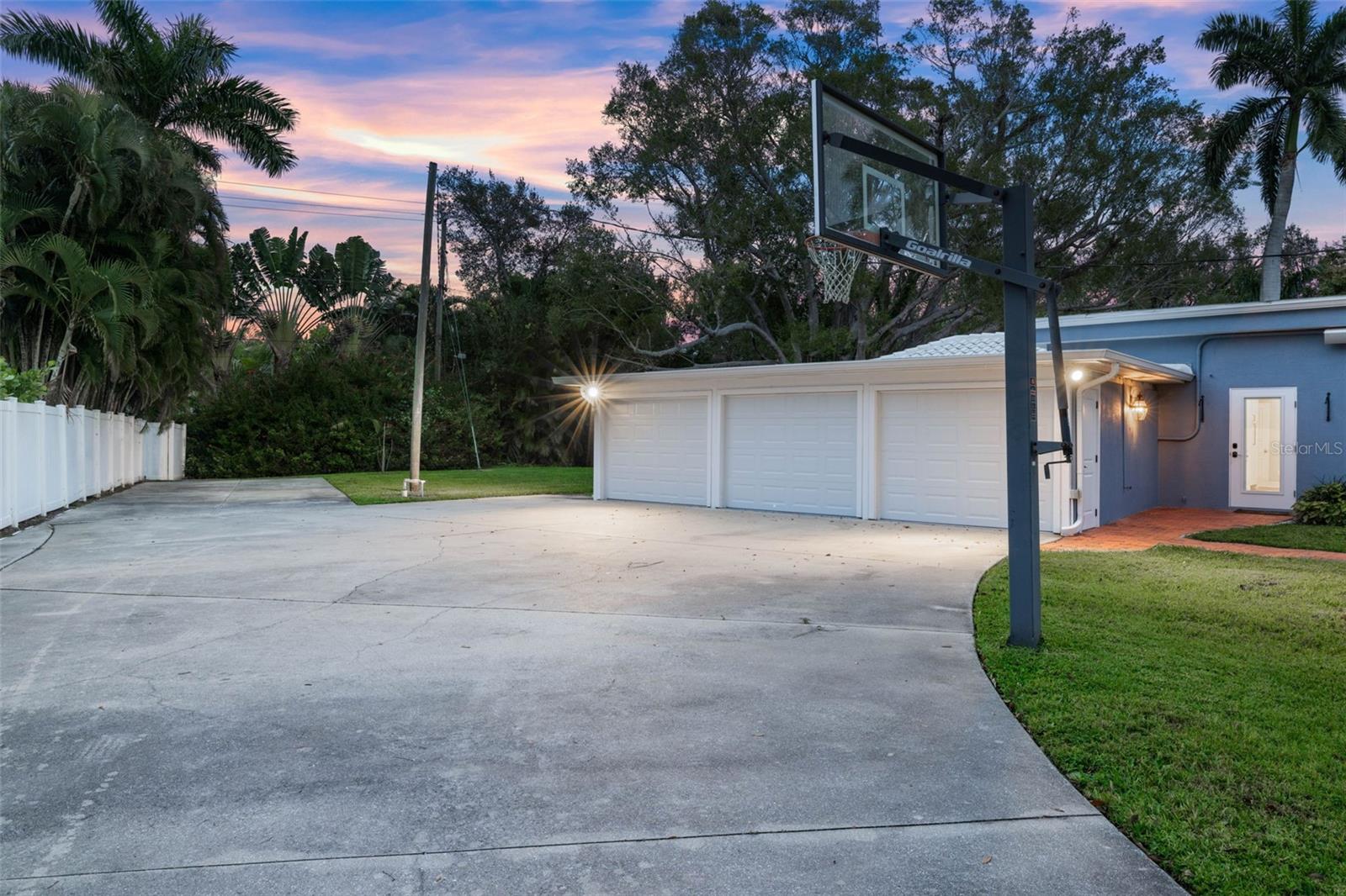 YORK MANOR - Residential