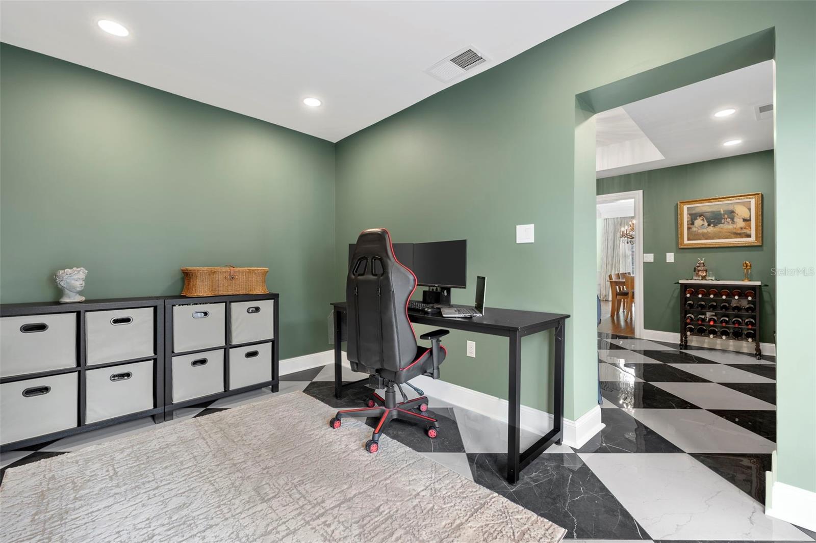 YORK MANOR - Residential