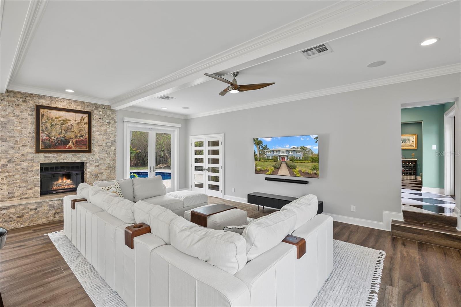 YORK MANOR - Residential