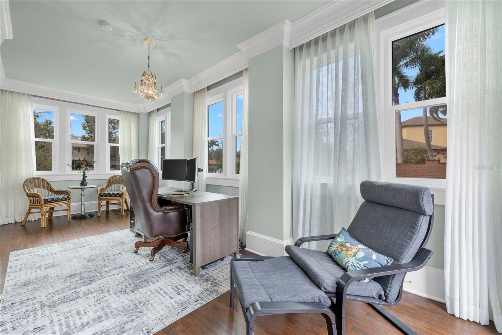 YORK MANOR - Residential