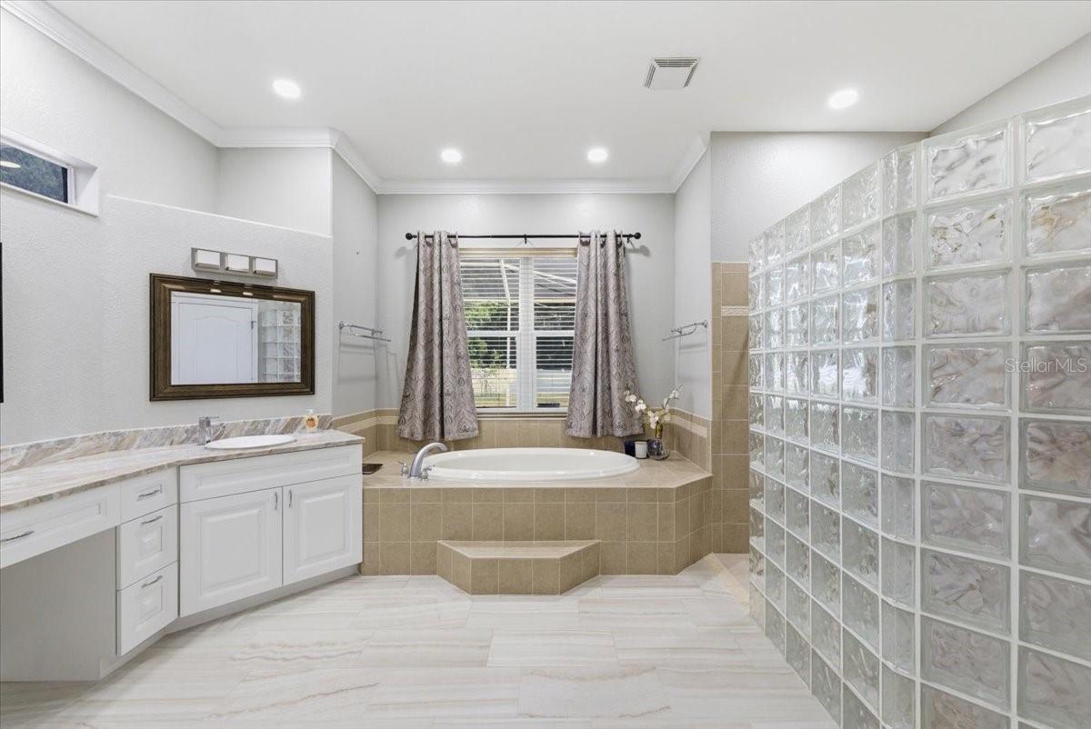 RIVERSIDE ESTATES - Residential