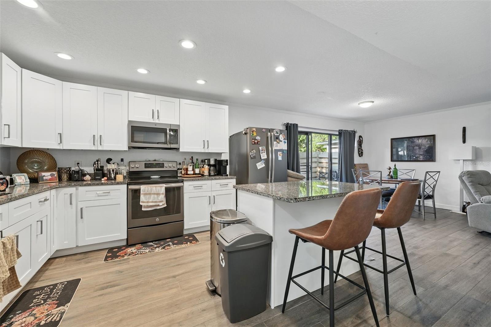 2 N SHINE AVENUE