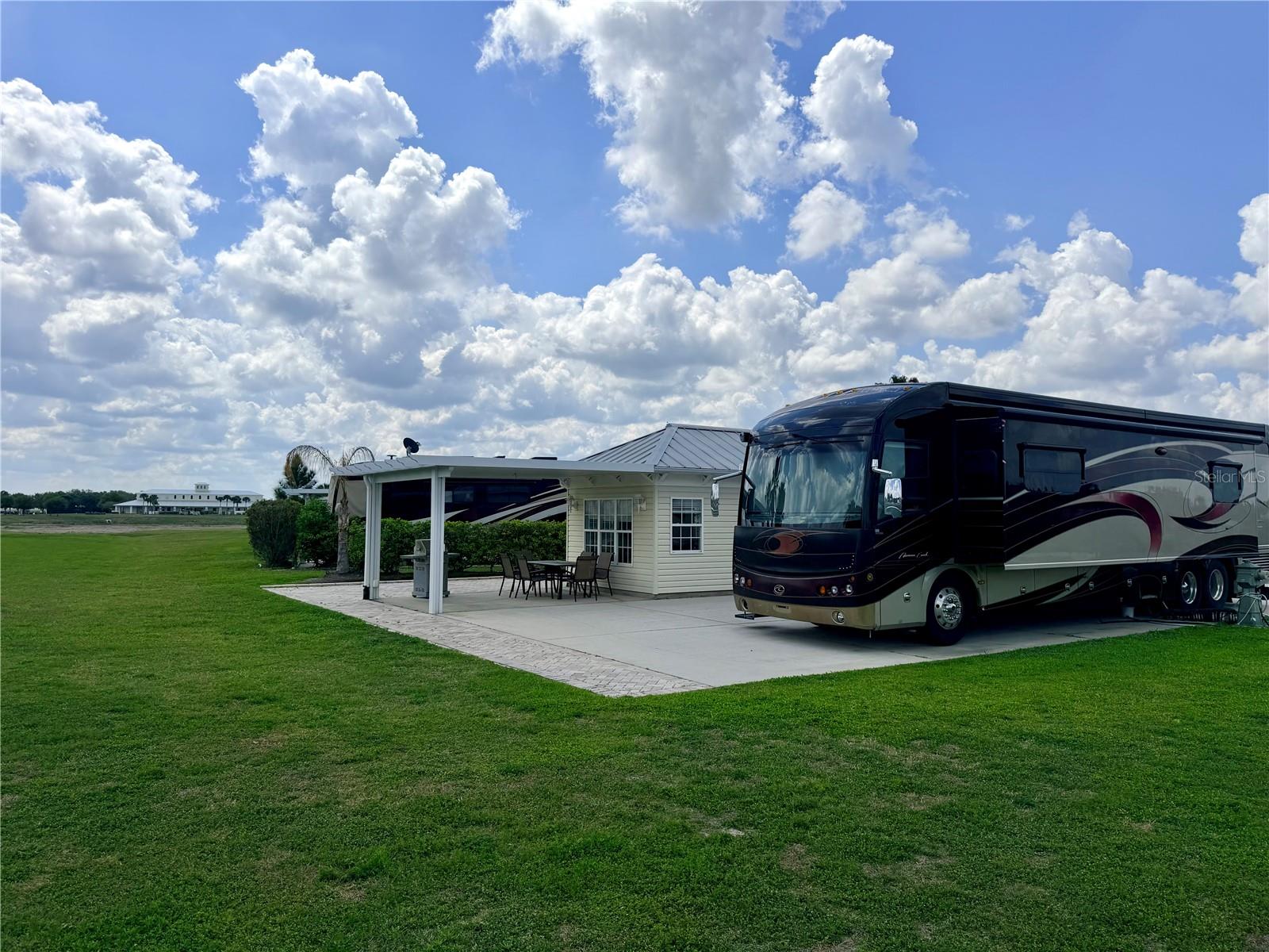 FLORIDA GRANDE MOTOR COACH RESIDENCE - Land