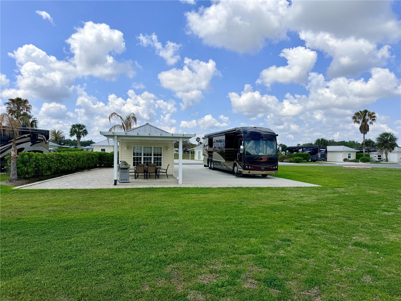 FLORIDA GRANDE MOTOR COACH RESIDENCE - Land