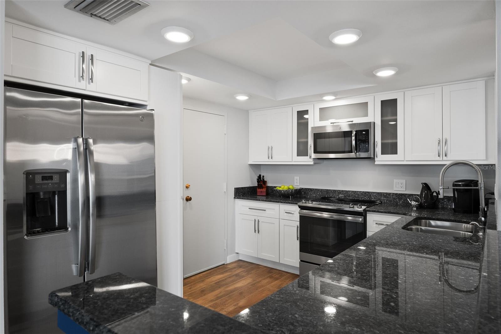 BAYSHORE DIPLOMAT A CONDOMINIU - Residential