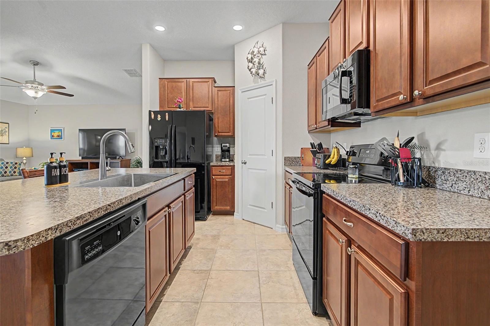 SUNSHINE VILLAGE PH 3A & - Residential