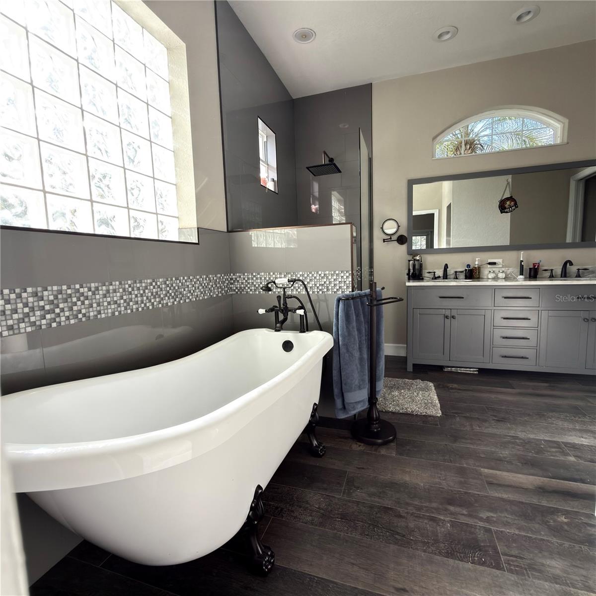 MAGNOLIA CHASE - Residential