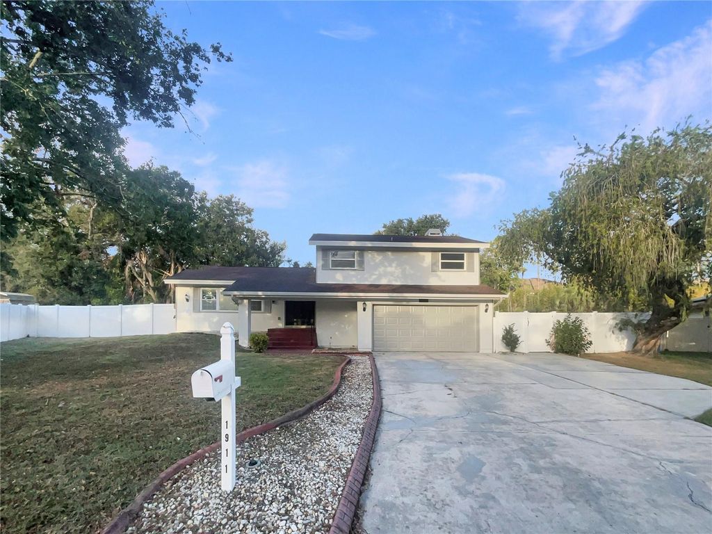 Photo of 1911 Rambling Lane, Brandon, FL 33510 (MLS # O6357621)