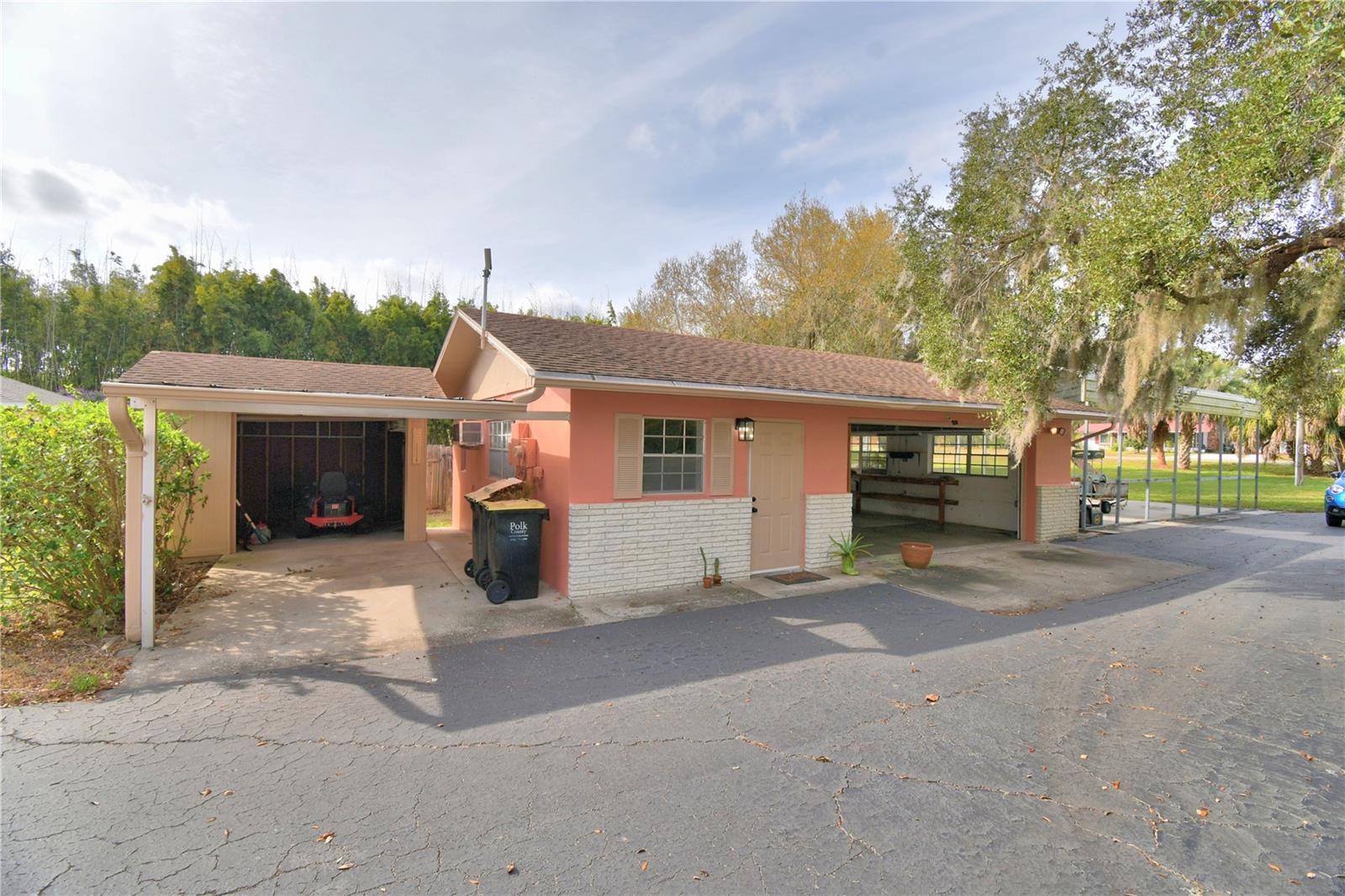 LAKE WALK IN WATER HEIGHTS - Residential