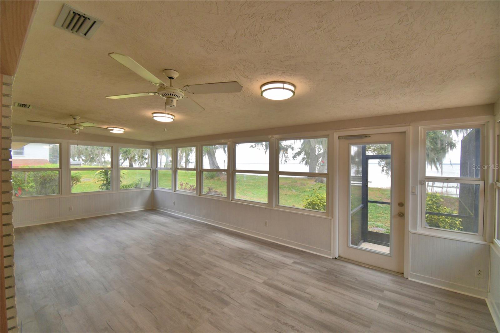 LAKE WALK IN WATER HEIGHTS - Residential