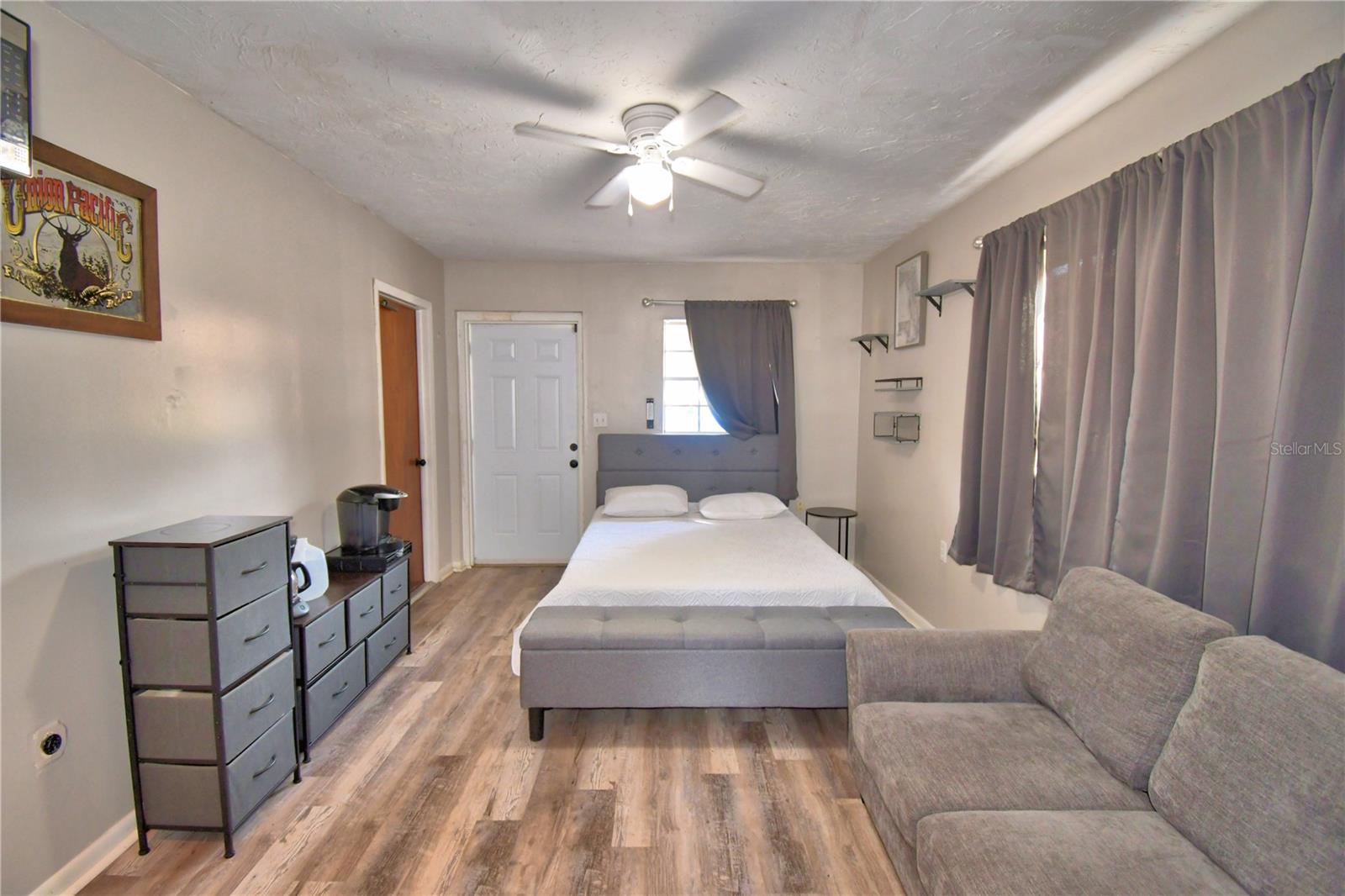 LAKE WALK IN WATER HEIGHTS - Residential