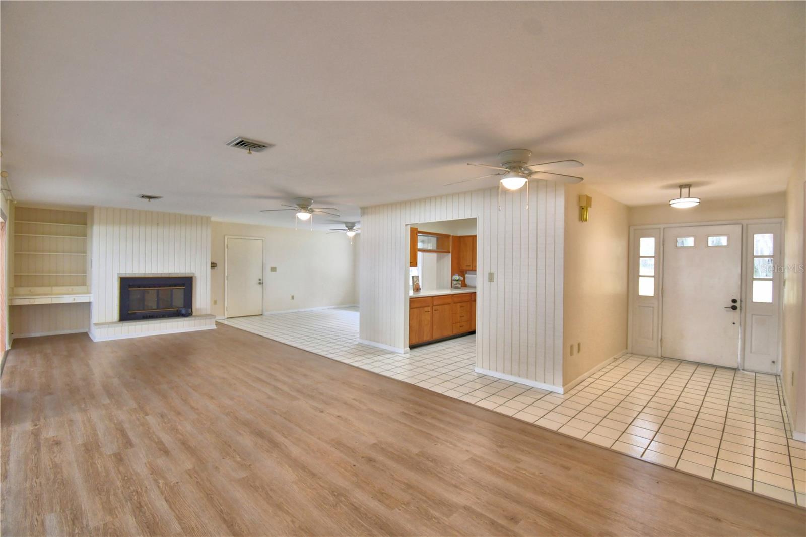 LAKE WALK IN WATER HEIGHTS - Residential