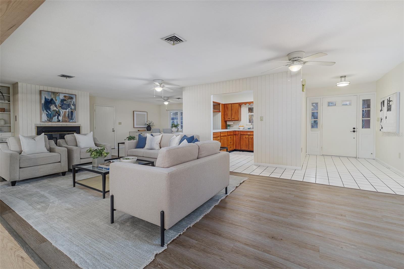 LAKE WALK IN WATER HEIGHTS - Residential