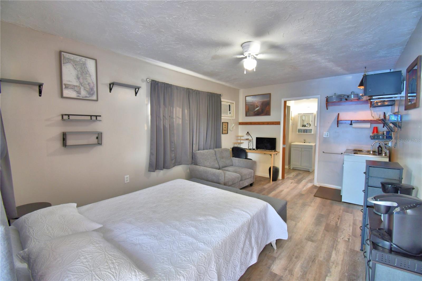 LAKE WALK IN WATER HEIGHTS - Residential