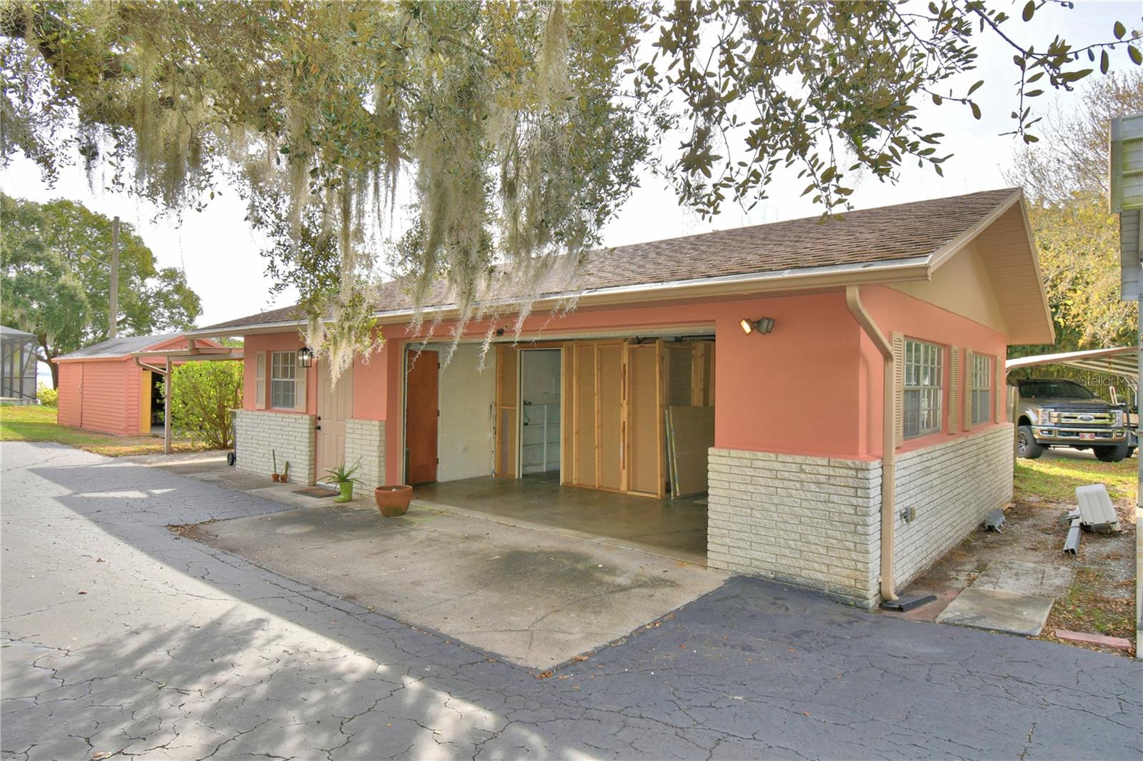 LAKE WALK IN WATER HEIGHTS - Residential