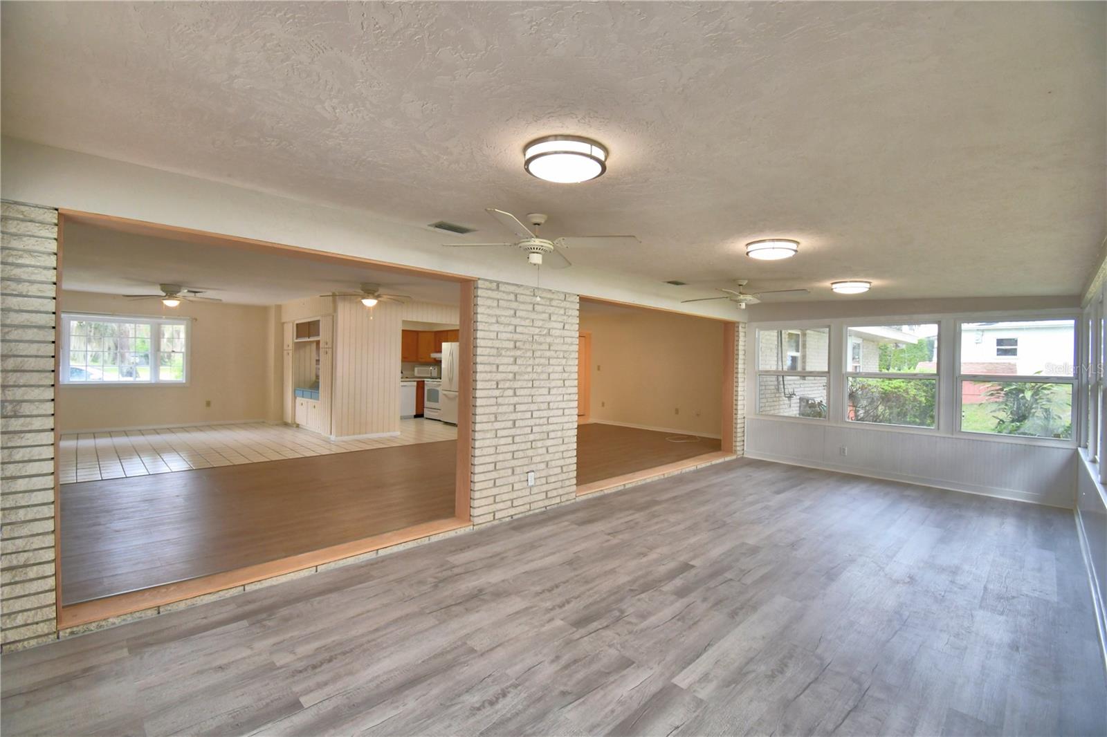 LAKE WALK IN WATER HEIGHTS - Residential