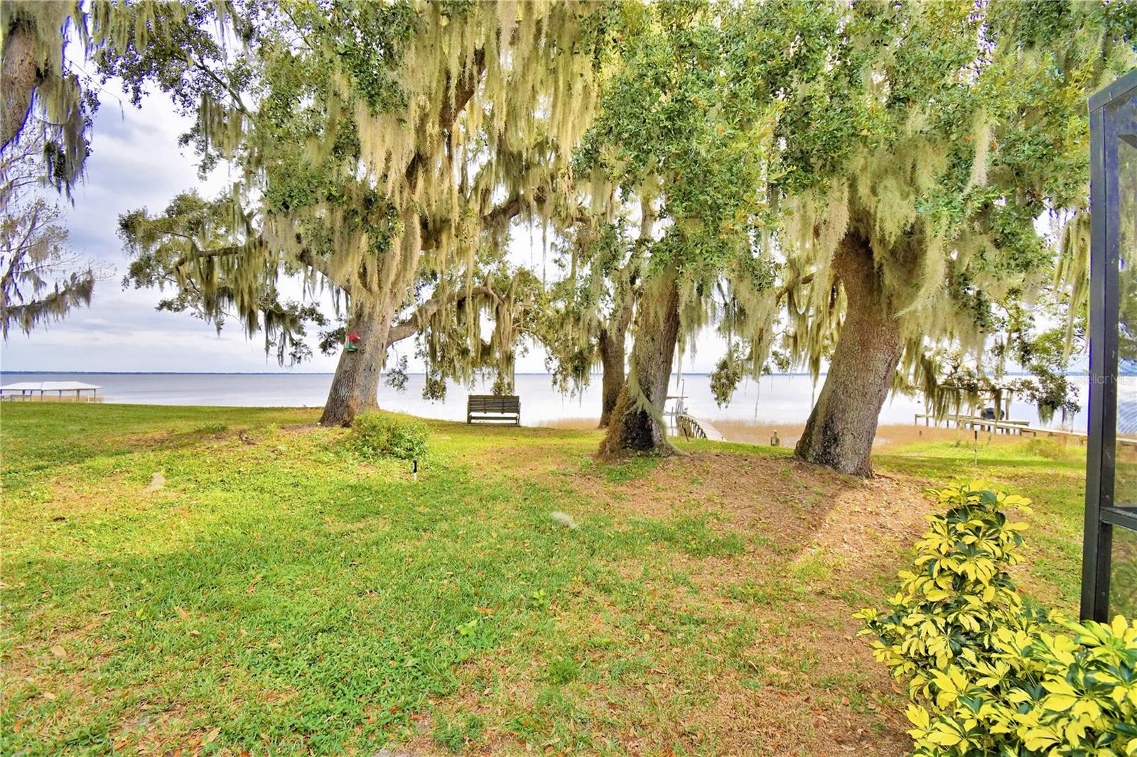 LAKE WALK IN WATER HEIGHTS - Residential