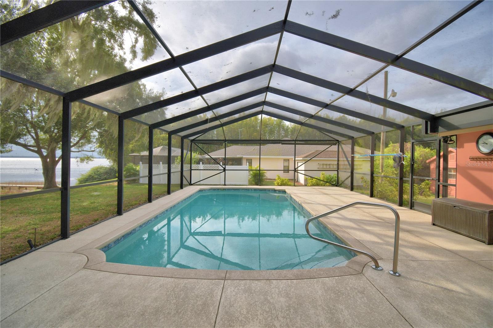 LAKE WALK IN WATER HEIGHTS - Residential