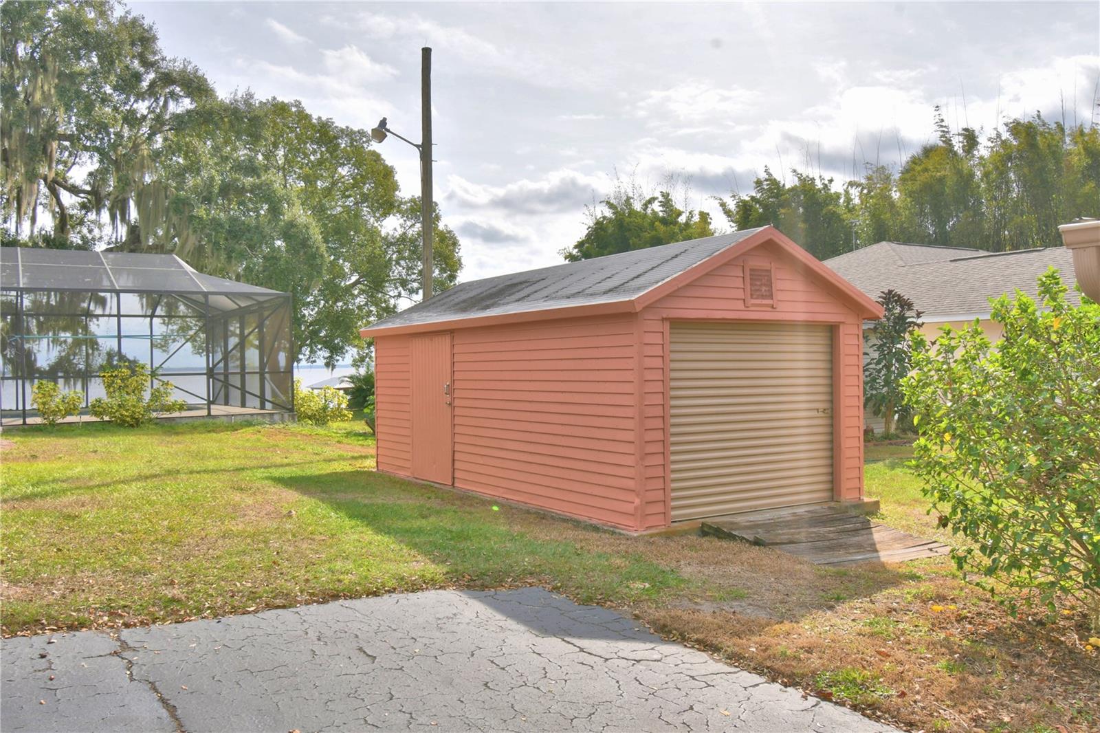 LAKE WALK IN WATER HEIGHTS - Residential