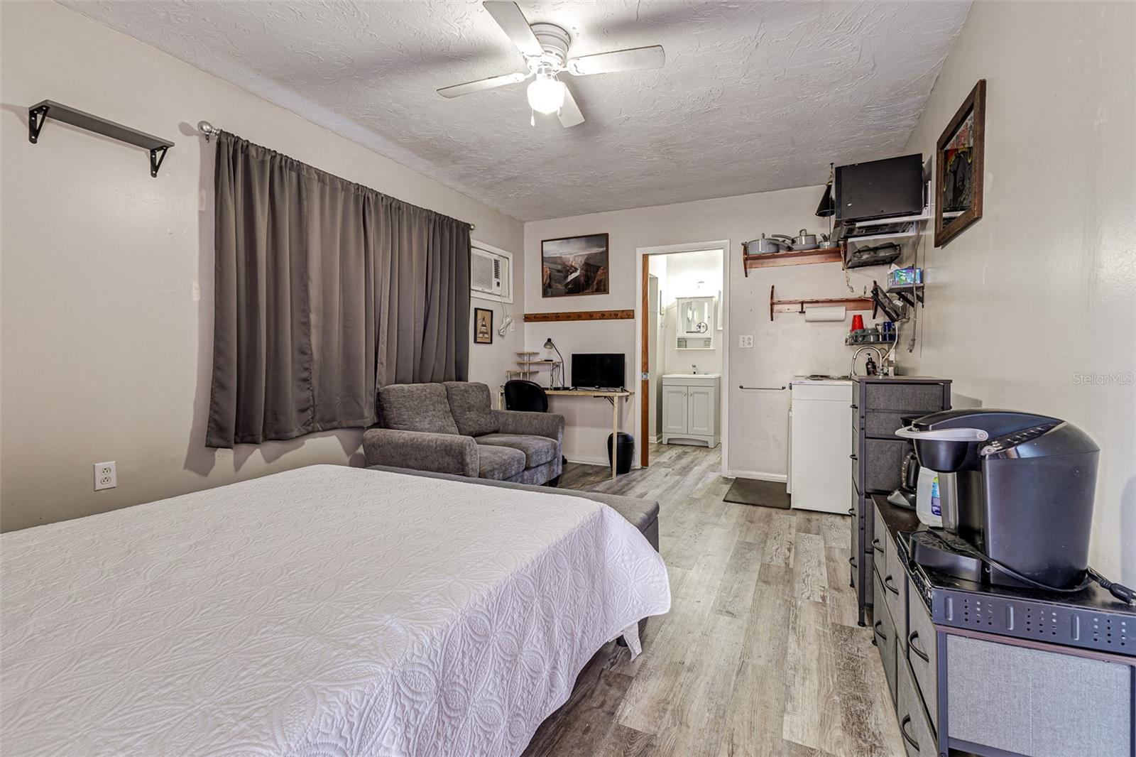 LAKE WALK IN WATER HEIGHTS - Residential