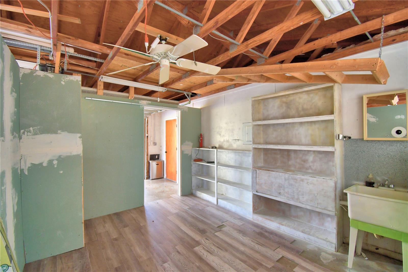 LAKE WALK IN WATER HEIGHTS - Residential