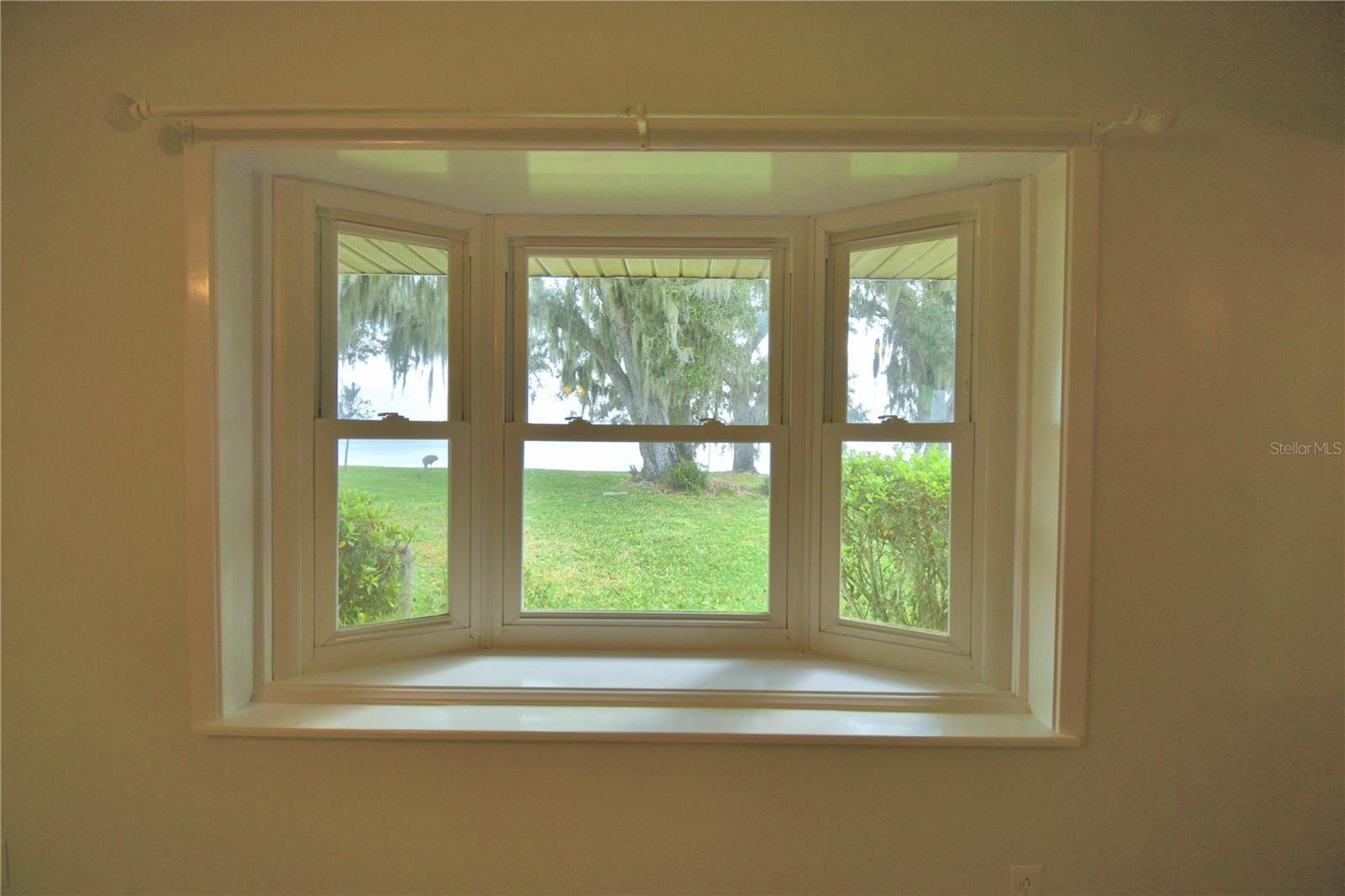 LAKE WALK IN WATER HEIGHTS - Residential