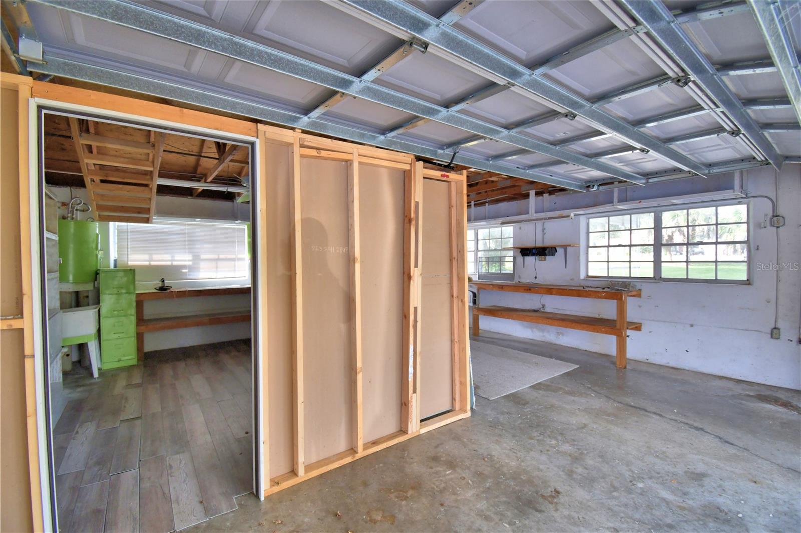 LAKE WALK IN WATER HEIGHTS - Residential