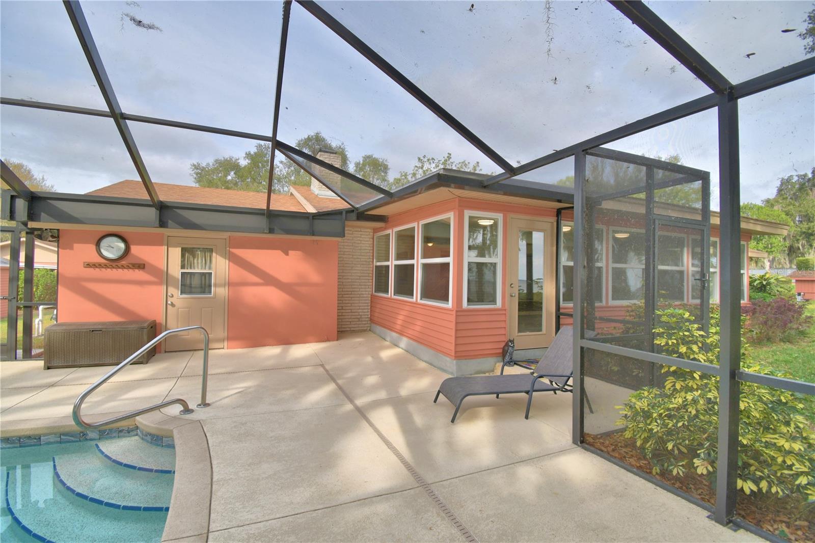 LAKE WALK IN WATER HEIGHTS - Residential